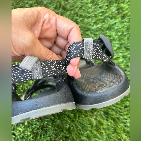 Chaco Kids Black/White Print Sandals SZ 4 - Picture 2 of 5